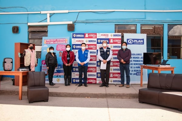 Entrega de equipos a centros de salud.