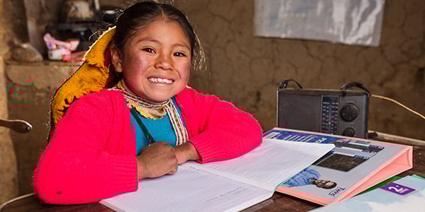 niños y niñas que estudian en el perú