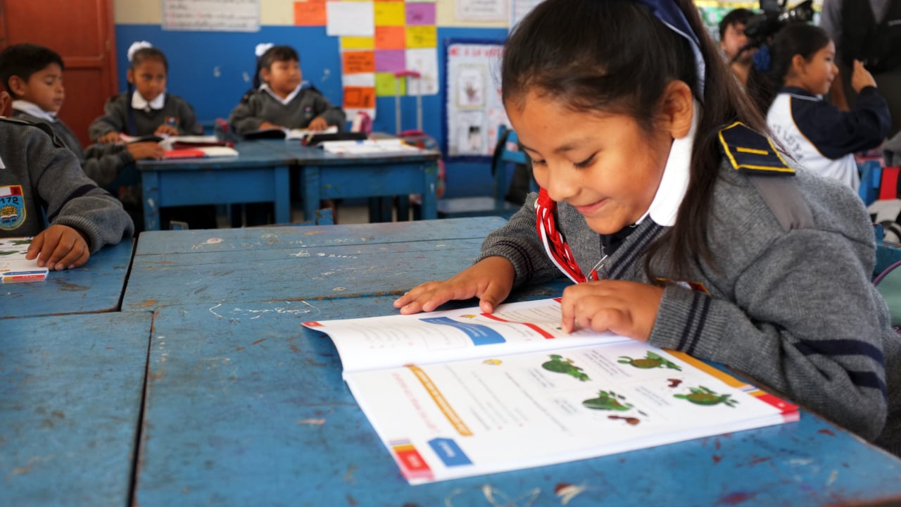 Plan International - Educación - Niña estudiando