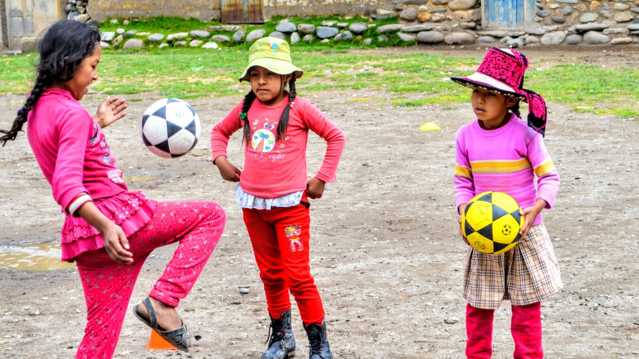 Plan International - Prevención frente a la violencia - Niñas jugando