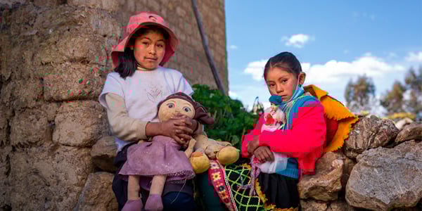 niñas del peru